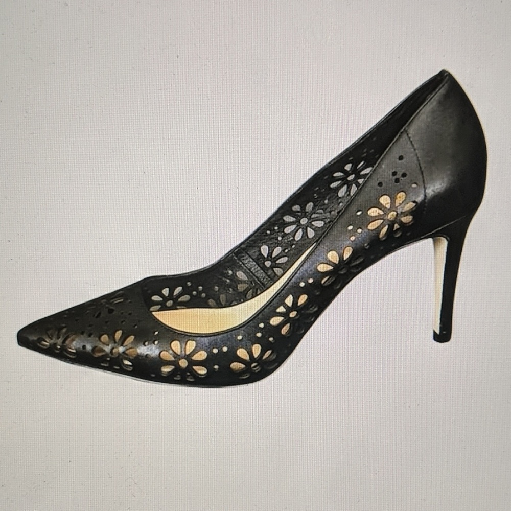 NEW Kate Spade

Black Laser Cut Pumps